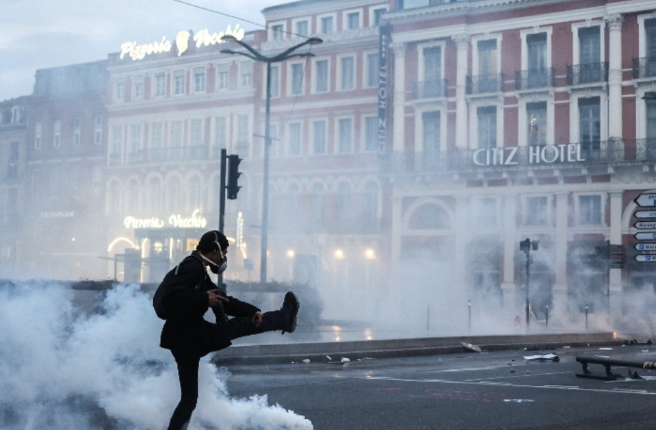 Καζάνι που βράζει η Ευρώπη: Εκατομμύρια διαδηλωτές λένε «όχι» στις πολιτικές των κυβερνήσεων τους