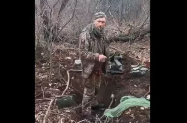 Πόλεμος στην Ουκρανία: Η στιγμή που Ουκρανός αιχμάλωτος εκτελείται φωνάζοντας «Δόξα στην Ουκρανία»