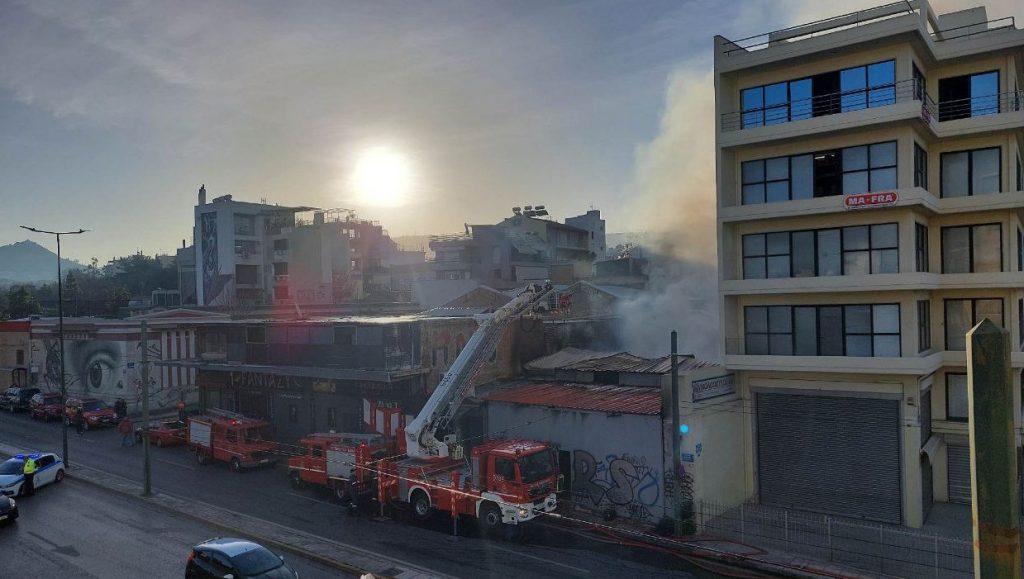 Γκάζι: Μεγάλη φωτιά σε μαγαζί διασκέδασης