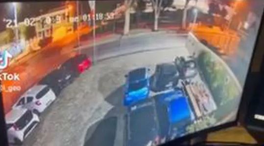 Η ΕΛ.ΑΣ. «τσάκωσε» συμμορία την ώρα που έκλεβε αυτοκίνητο από περιφραγμένο πάρκινγκ