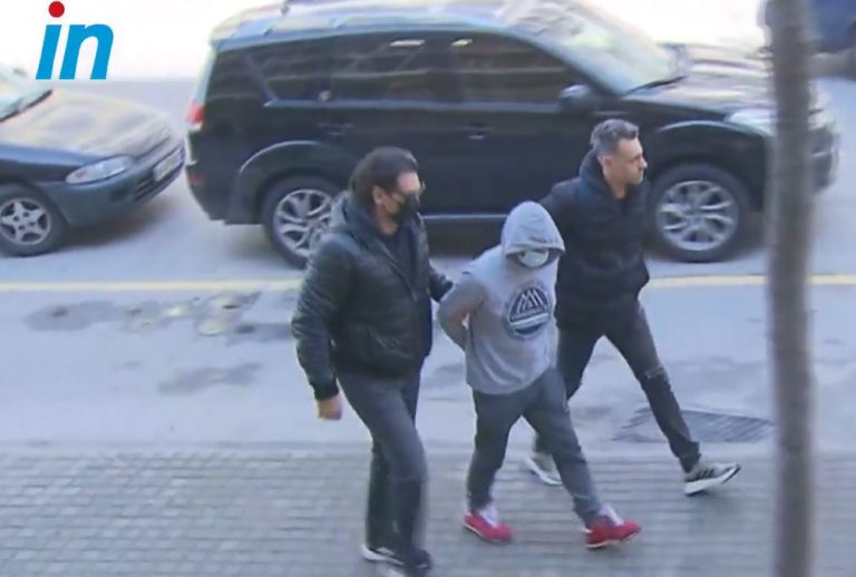 Προφυλακιστέος ο 62χρονος που κλειδώθηκε με τα παιδιά του σε ΙΧ και άνοιξε φιάλη υγραερίου