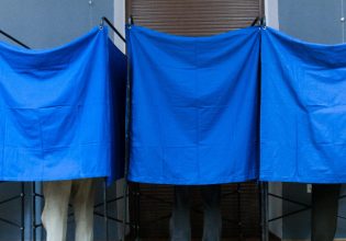 Πότε θα στηθούν τελικά οι κάλπες; – Ποια ημερομηνία προκρίνει ο Μητσοτάκης και ποιος ο ρόλος Ανδρουλάκη