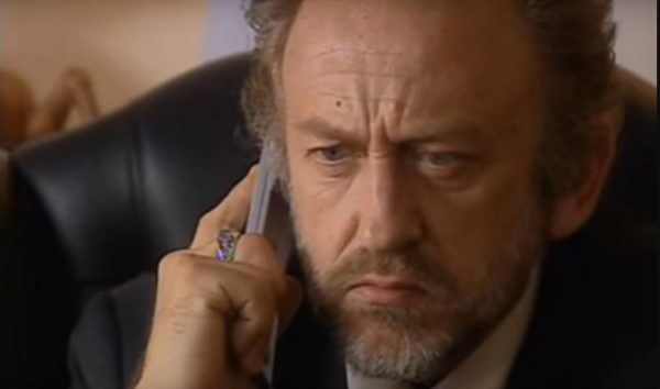 Δημήτρης Πετρόπουλος: Άρχισε να με αγγίζει για να δει δήθεν εάν έκανε η σωματική μου διάπλαση για τον ρόλο