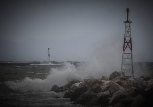 Σάκης Αρναούτογλου: «Προσοχή στους κατά τόπους πολύ ισχυρούς ανέμους το επόμενο 48ωρο»