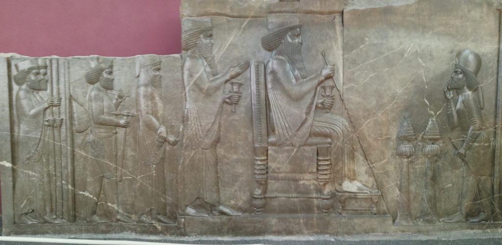 Ένας πεζοπόρος ανακάλυψε την παλαιότερη χαραγμένη επιγραφή για τον Πέρση βασιλιά, Δαρείο τον Μέγα