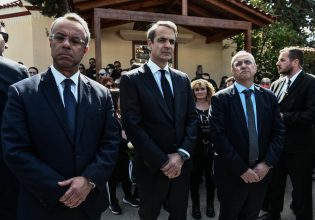 Θρήνος στην κηδεία του 35χρονου μηχανοδηγού Σπύρου Βούλγαρη – Παρών ο Μητσοτάκης