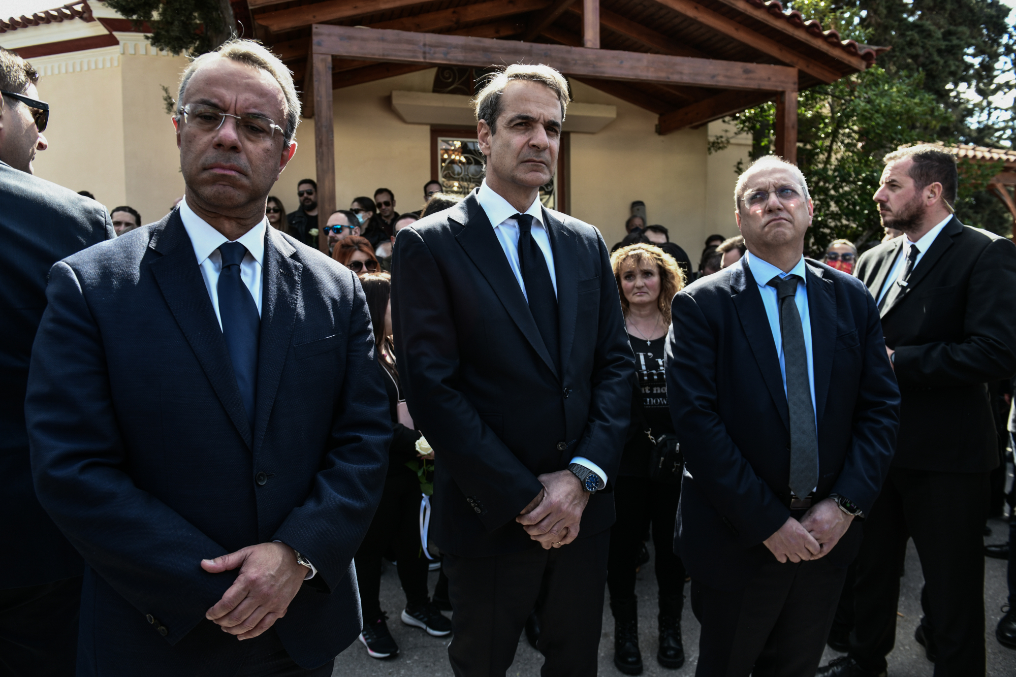 Θρήνος στην κηδεία του 35χρονου μηχανοδηγού Σπύρου Βούλγαρη - Παρών ο Μητσοτάκης