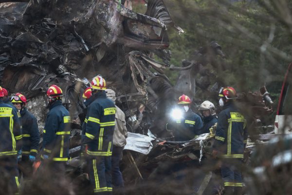Τέμπη: «Δεν αναζητούμε πλέον σορούς αλλά ανθρώπινα μέλη» λέει διασώστης