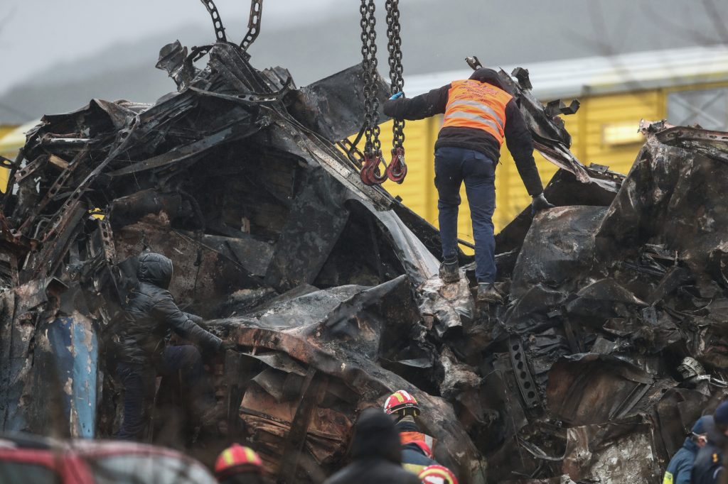 Τέμπη: Η φωτιά στο τρένο παραπέμπει σε έκρηξη από φιάλες υγραερίου, λέει ο πραγματογνώμονας Γιώργος Περιβολιώτης