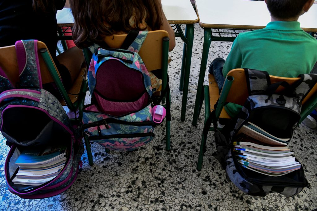 Κρήτη: Μαθήτρια δημοτικού παραλίγο να πνιγεί με το φαγητό της – Την έσωσε η διευθύντρια