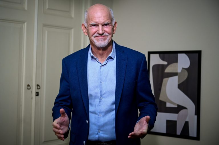 Ο Γιώργος Παπανδρέου είπα ξανά στη Βουλή «λεφτά υπάρχουν»