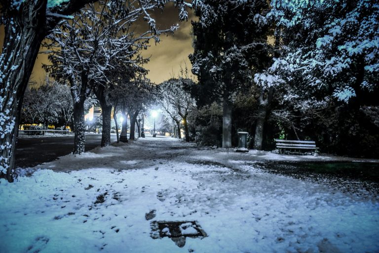 Ραγδαία επιδείνωση του καιρού από την Τρίτη –  Πτώση της θερμοκρασίας 13 βαθμούς και χιόνια