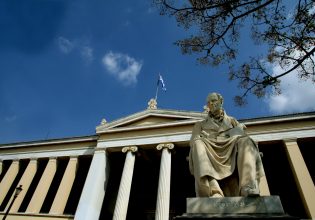 ΕΚΠΑ: Επιστολή καθηγητών στον πρωθυπουργό για τις αποδοχές των πανεπιστημιακών