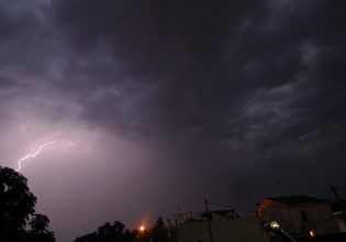Καιρός: Αλλάζει το σκηνικό με βροχές και καταιγίδες – Πού θα είναι πιο έντονα τα φαινόμενα