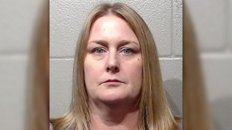 ΗΠΑ: Αποπλάνησε… 300 φορές τον 16χρονο φίλο της κόρης της