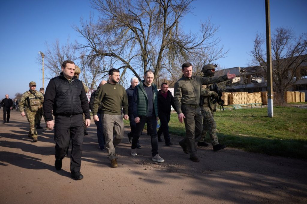 Ουκρανία: Ο Ζελένσκι επισκέφθηκε την Χερσώνα μετά την απελευθέρωσή της