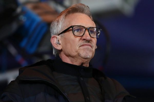 Ο Λίνεκερ αντιδρά μετά την επαναπρόσληψή του από το BBC (pics)