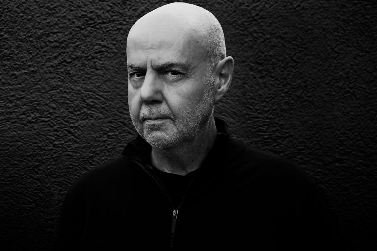 Γιάννης Χουβαρδάς: Ανοιχτή πρόσκληση για την παράσταση «Μην κοιτάξεις πίσω»