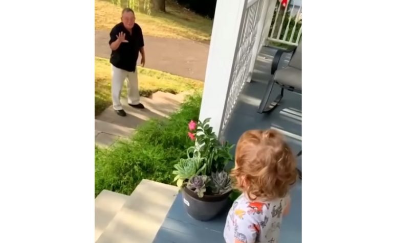 Αυτή η πιτσιρίκα είναι ό,τι πιο γλυκό θα δεις σήμερα