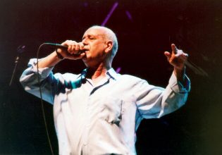 Δημήρης Μητροπάνος: Δημιουργήθηκε η «γωνιά του Μητροπάνου» στην πόλη των Τρικάλων όπου μεγάλωσε