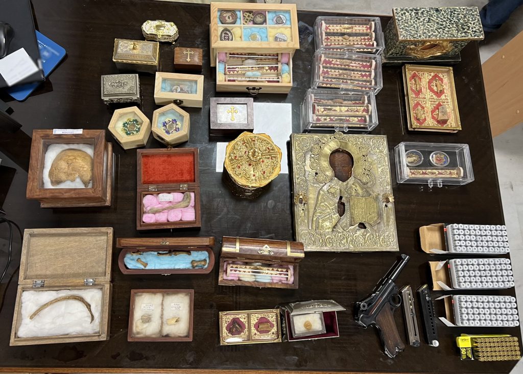 Χανιά: Πουλούσε εικόνες και «οστά Αγίων» – Πώς συνελήφθη