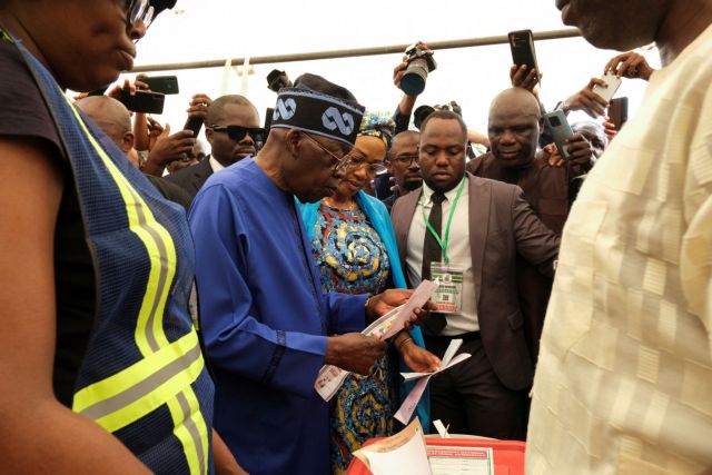 Νιγηρία: Ο Μπόλα Τινούμπου νέος αρχηγός του κράτους με φόντο την οικονομική ανασφάλεια