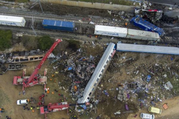 Τέμπη: Οι δραματικές στιγμές πριν και μετά τη φονική σύγκρουση των τρένων