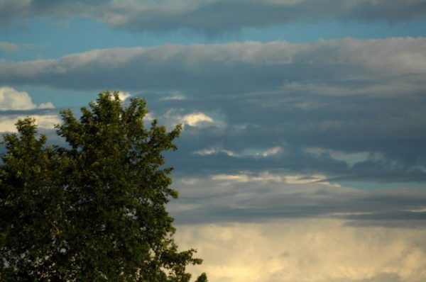 Καιρός: Νεφώσεις και πτώση της θερμοκρασίας – Πού θα εκδηλωθούν βροχές και καταιγίδες