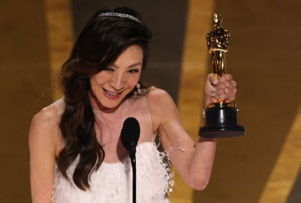 Οσκαρ 2023: Η Μισέλ Γιο έλαβε το βραβείο Α΄ γυναικείου ρόλου – Για την ερμηνεία της στην κωμωδία «Τα πάντα όλα»