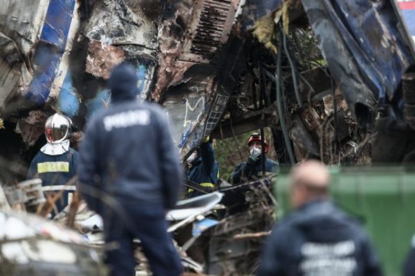 Τέμπη: «Ήθελα να γίνω ο επίγειος άγγελός τους» – Συγκλονιστική μαρτυρία γιατρού στο MEGA