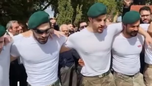 Τέμπη: ΛΟΚατζήδες αποτίουν φόρο τιμής στον Κυπριανό Παπαϊωάννου – Συγκινητικό βίντεο