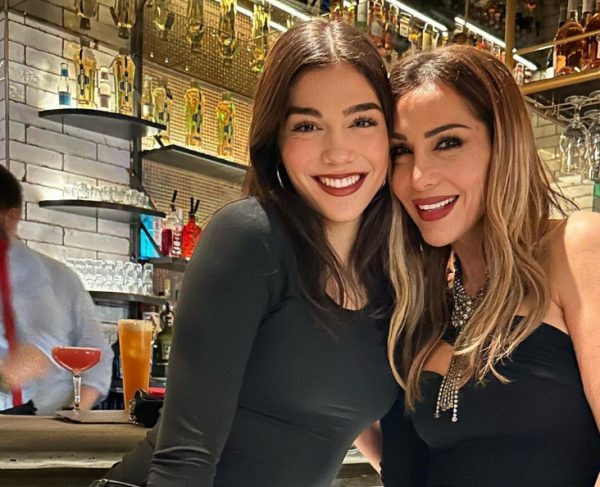 Δέσποινα Βανδή: Σούπερ σέξι εμφάνιση από την κόρη της, Μελίνας Νικολαϊδη