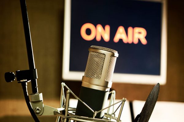 Χώρισε γνωστός τραγουδιστής και το ανακοίνωσε στις κάμερες – «Την έκανα unfollow»