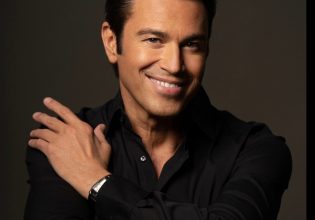 Μάριος Φραγκούλης: Παρέα με την Dulce Pontes στο Μέγαρο Μουσικής Αθηνών