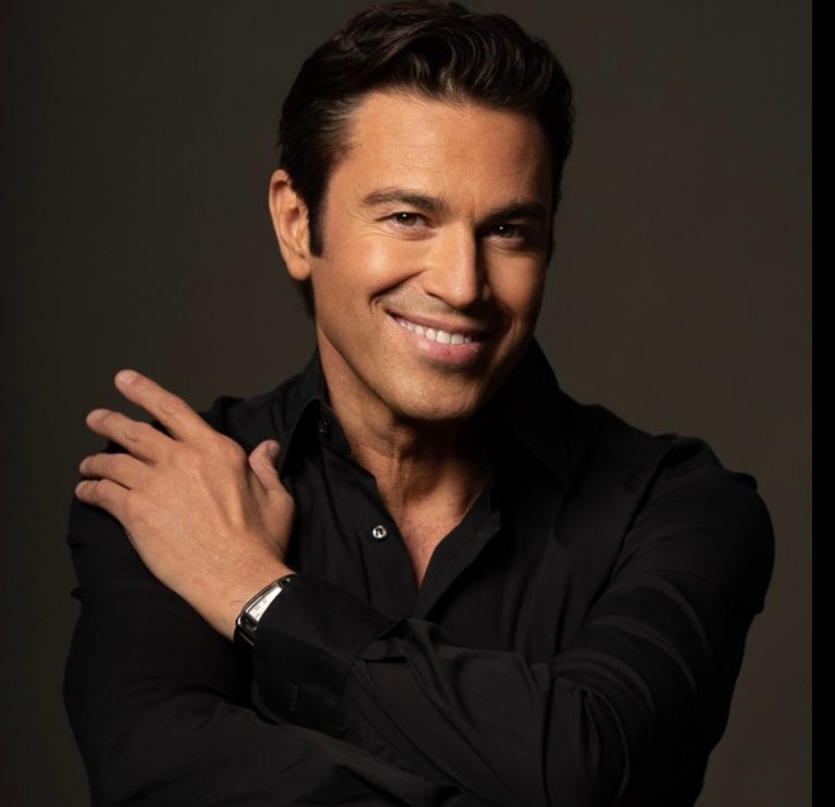 Μάριος Φραγκούλης: Παρέα με την Dulce Pontes στο Μέγαρο Μουσικής Αθηνών