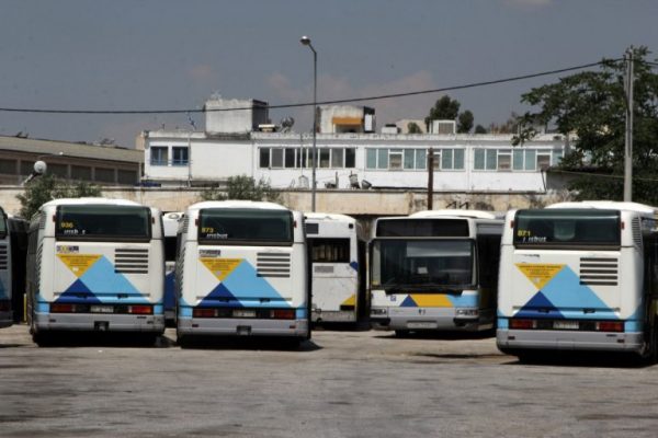 Λεωφορεία: Μετακινήσεις με οχήματα 20ετίας, φθαρμένα ελαστικά και συχνές βλάβες