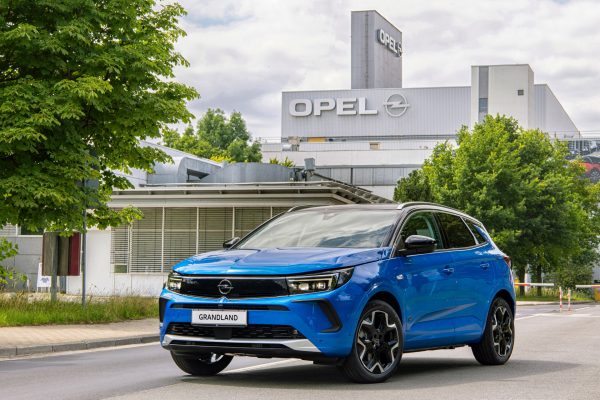 Δρομoλογείται ο ηλεκτρικός διάδοχος του Opel Grandland