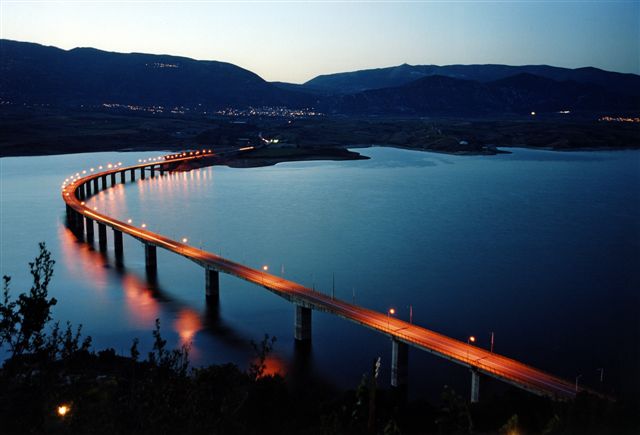 Greece bans all traffic across Servia bridge