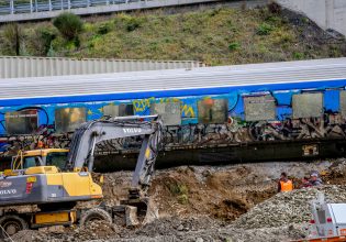 Σταθμάρχης: Απολογείται για το δυστύχημα στα Τέμπη, τι θα ισχυριστεί – Νέες καταγγελίες για τα κρίσιμα λεπτά πριν τη σύγκρουση