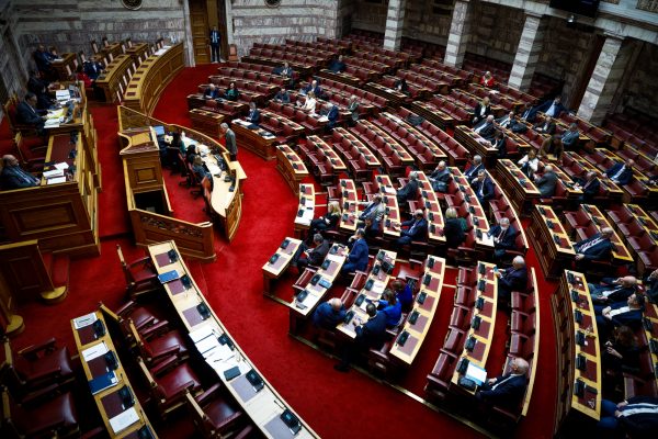 Απίθανες παραγγελίες στο εστιατόριο της Βουλής – Από μοσχάρι με σαρδέλες μέχρι μακαρόνια με ψάρι