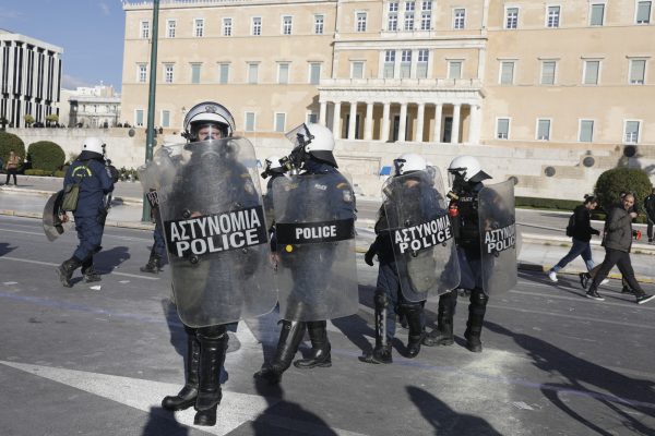 Τέμπη: Δεν υπήρξε τραυματισμός γυναίκας από αστυνομικούς σε χθεσινή διαδήλωση ούτε έχει γίνει ανάλογη καταγγελία, λέει η ΕΛ.ΑΣ