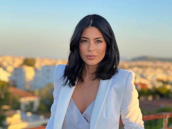 Η Αφροδίτη Λατινοπούλου ιδρύει τη δική της «ΠΑΤΡΙΔΑ» για να την… κλάψει