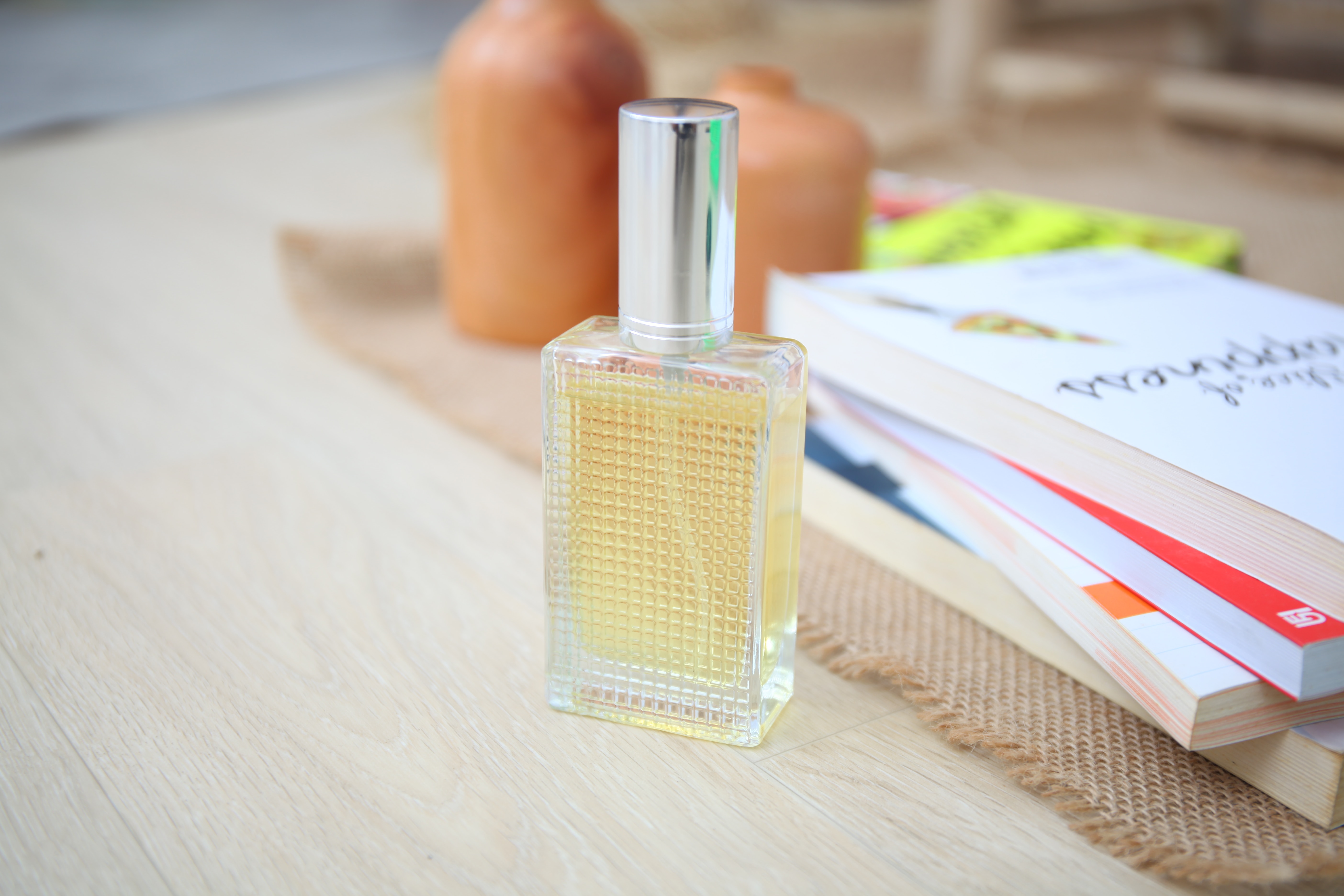 Livre : Une entreprise en France lance un parfum qui sent le papier