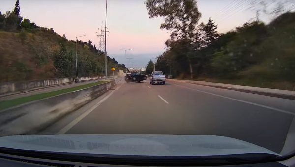 Κόβει την ανάσα βίντεο με την ανατροπή οχήματος στην Πάτρα