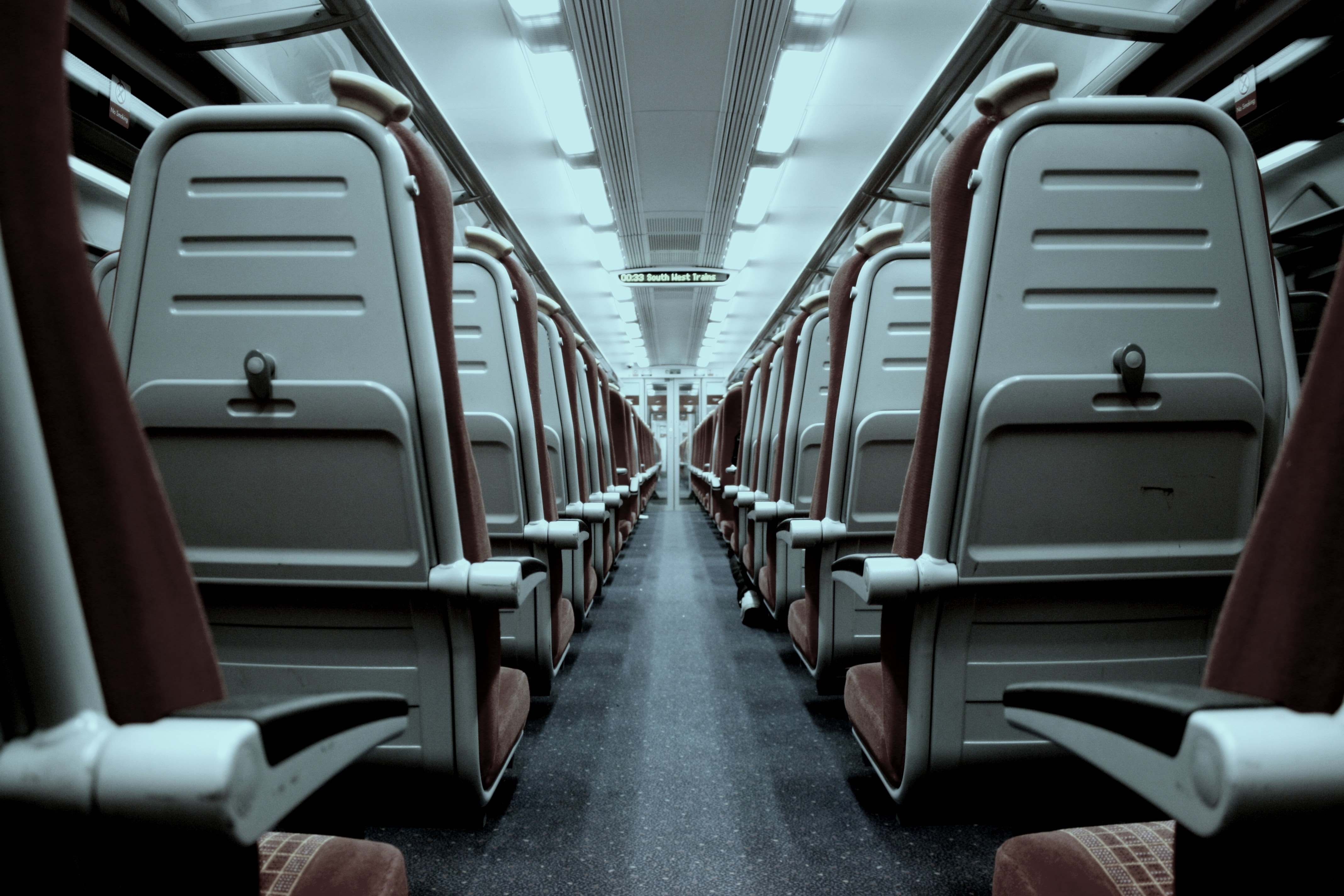 Τρένα: Γιατί δεν έχουν ζώνη ασφαλείας