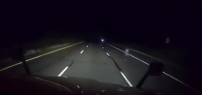 ΗΠΑ: Η ανατριχιαστική μορφή που κατέγραψε οδηγός φορτηγού σε αυτοκινητόδρομο στην Αριζόνα