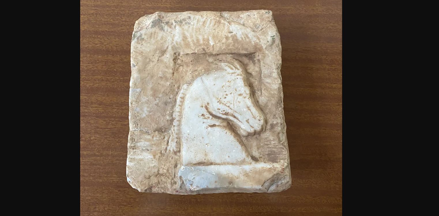Χαλκίδα: Θα πωλούσαν αρχαίο μαρμάρινο αντικείμενο για 50.000 ευρώ - Δύο συλλήψεις