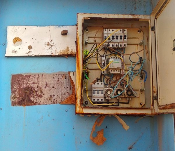 Άγνωστοι ρήμαξαν το 9ο Νηπιαγωγείο Ασπροπύργου στη Γκορυτσά