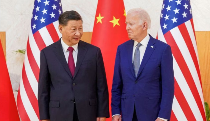 ΗΠΑ: «Παραμένει στο τραπέζι» το ενδεχόμενο να προμηθεύσει η Κίνα με όπλα τη Ρωσία