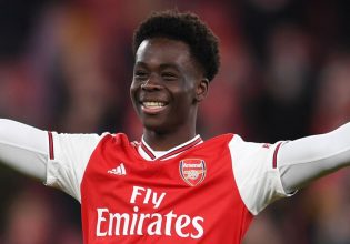 Άρσεναλ: Προσφέρει νέο πενταετές συμβόλαιο τον Σάκα